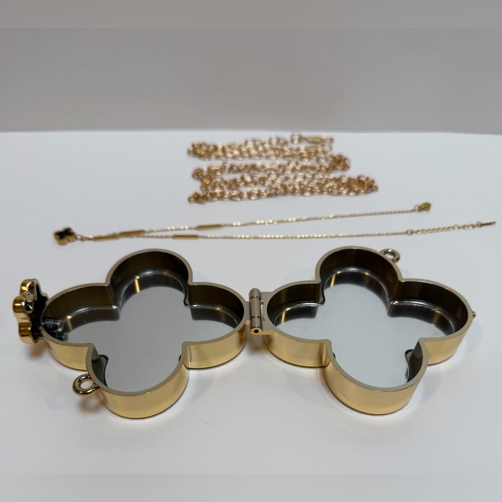Mini Clover Bag and Necklace NWOT - Picture 10 of 14
